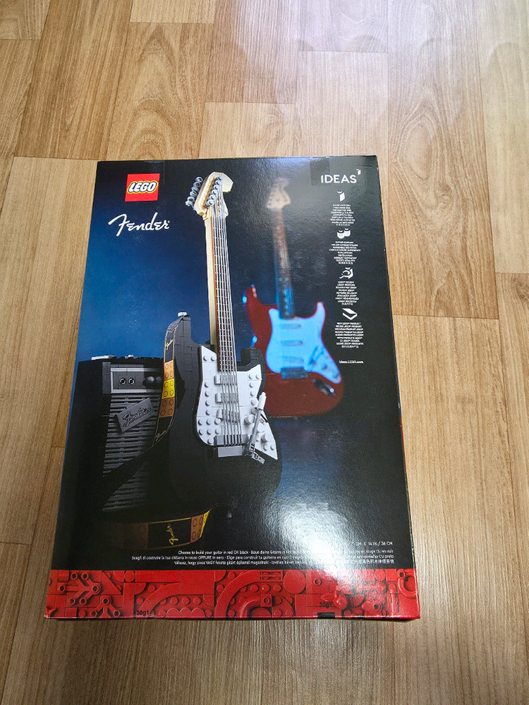 레고 21329 펜더 스트라토캐스터 미개봉 팝니다--1