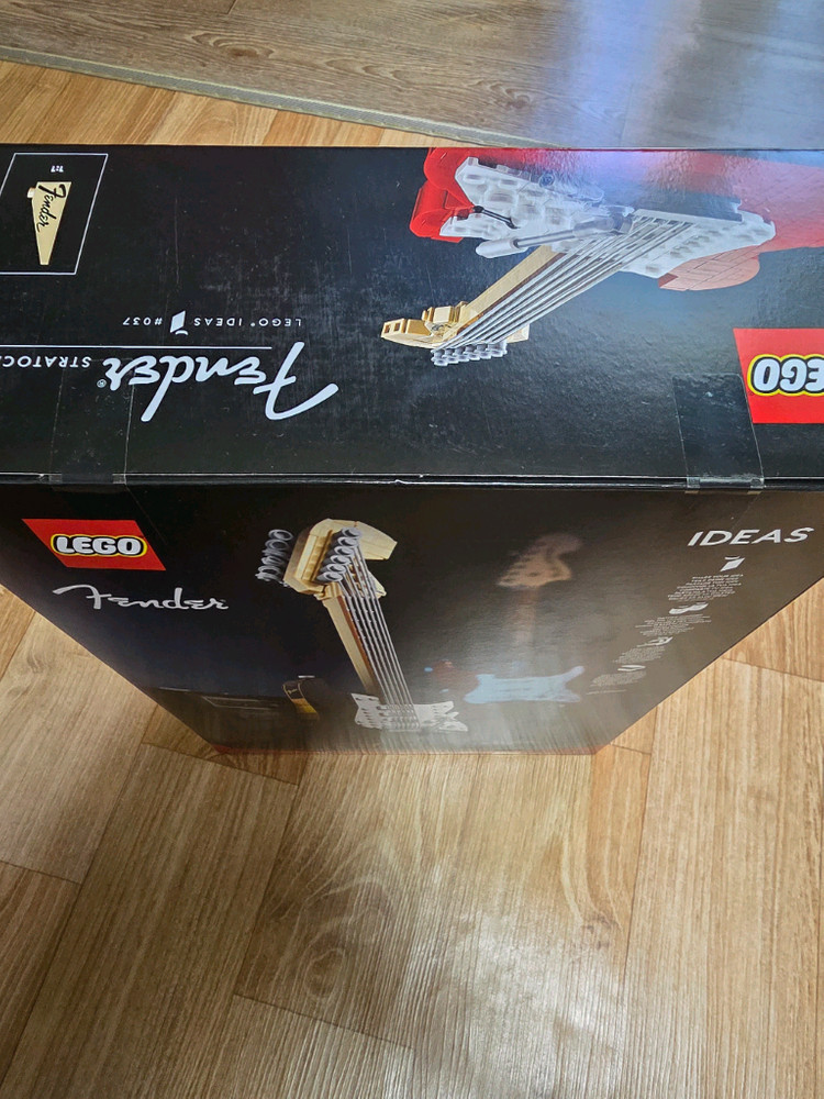 레고 21329 펜더 스트라토캐스터 미개봉 팝니다--2