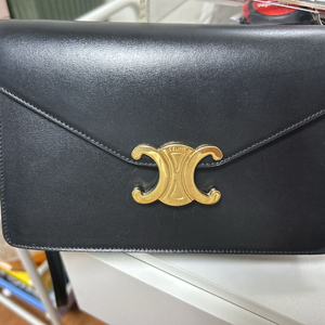 셀린느 트리오페 샤이니 카프스킨 체인 지갑 (상태좋음)