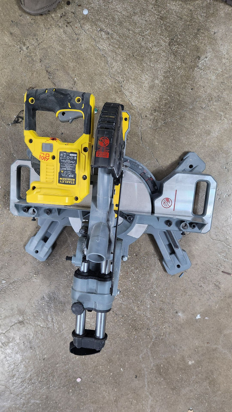 스탠리 충전식 무선 슬라이딩 각도 절단기 SCM701 이미지