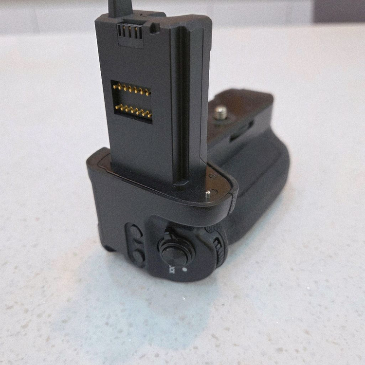 소니 A7M4 세로그립--1