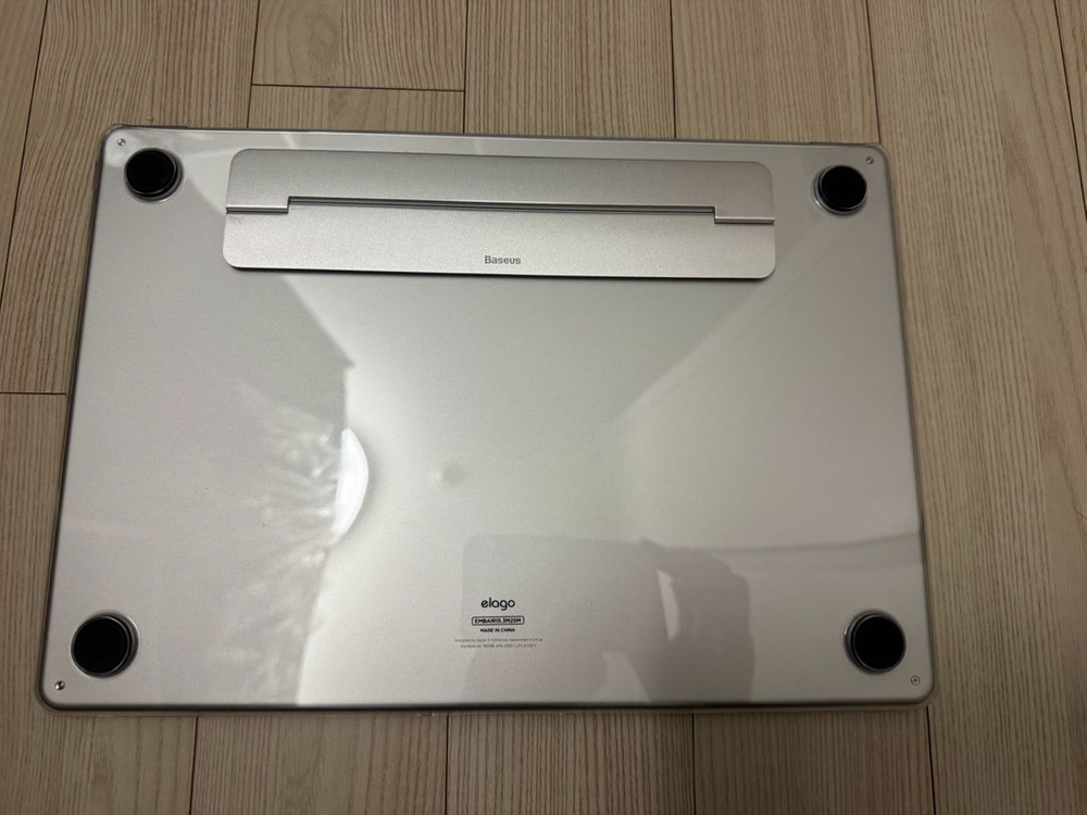 맥북에어 15인치 실버 M3 8GB 256GB SSD 기본형 팝니다.--2