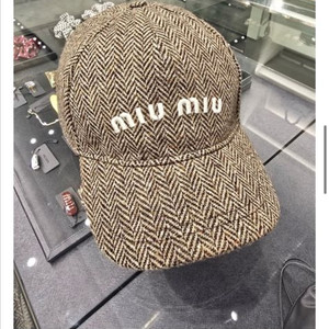 미우미우 헤링본 볼캡 이미지