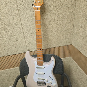 [일렉기타] 스콰이어 클래식 바이브 50s 스트라토캐스터 판매합니다