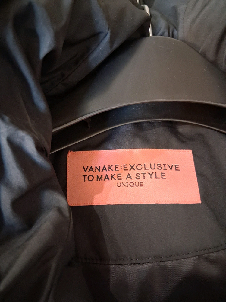 반에이크 덕다운패딩 팝니다--2