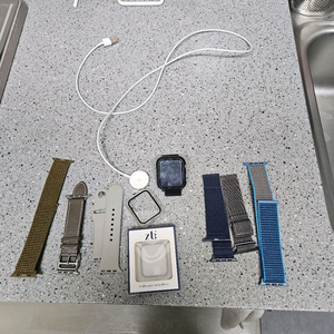 애플워치 se 1세대 44mm + 스트랩 + 케이스 판매합니다