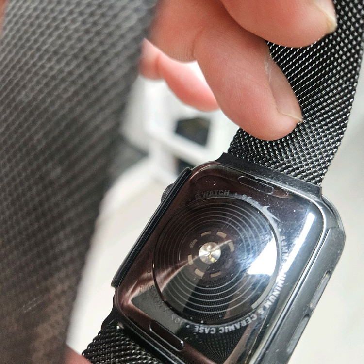 애플워치 se 1세대 44mm + 스트랩 + 케이스 판매합니다--1