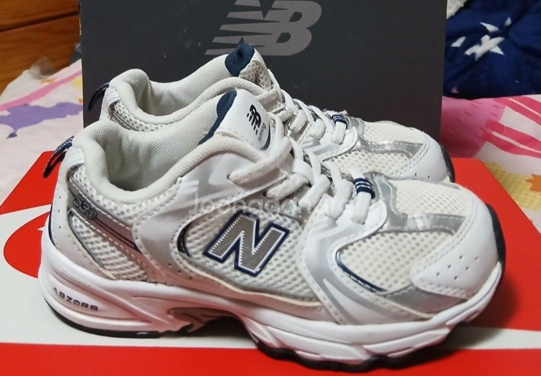 뉴발란스키즈 530화이트스틸 175운동화 이미지