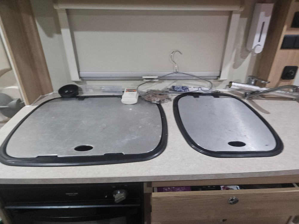 300급 카라반 익스플로어 카라반 차고지증명 X 견인면허 X 4인 여행 이미지