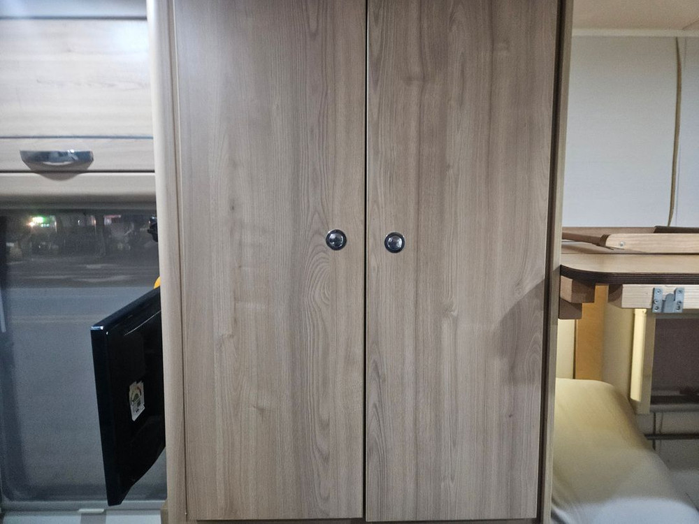 300급 카라반 익스플로어 카라반 차고지증명 X 견인면허 X 4인 여행 이미지