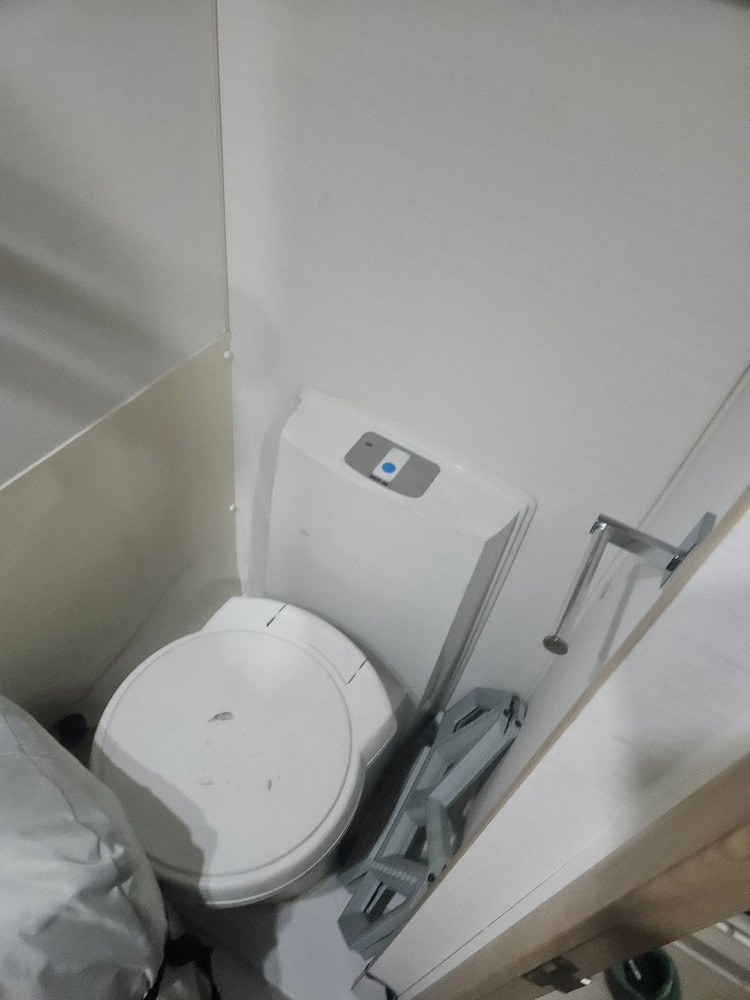 300급 카라반 익스플로어 카라반 차고지증명 X 견인면허 X 4인 여행 이미지