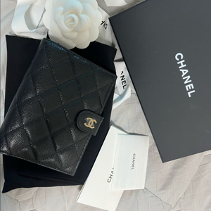 샤넬 클래식 지갑 여권 겸용