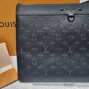 루이비통 디스커버리 쉐도우 클러치