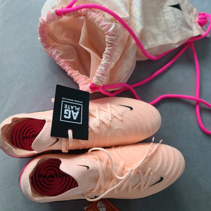 새 상품 나이키 팬텀 GX II 엘리트 AG-Pro 축구화입니다.FJ2554-800 모델, 265mm 사이즈입니다