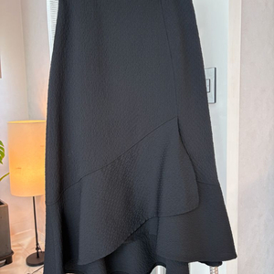 에트레 몽끄 엠보 스티치 스커트