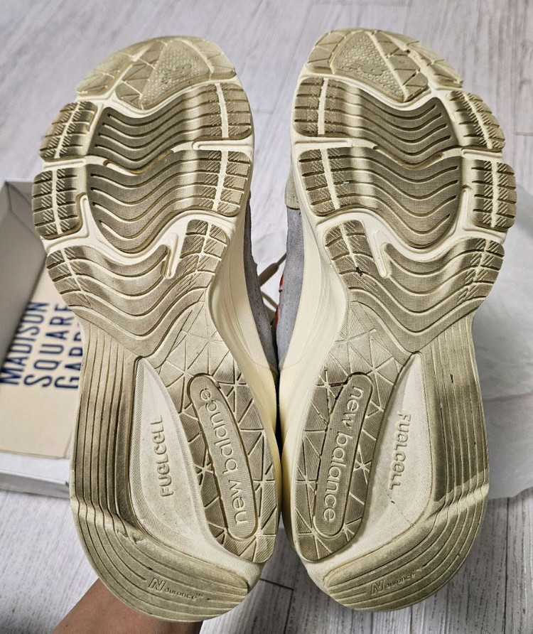 뉴발란스x키스x메디슨스퀘어가든 990v6 265사이즈--3