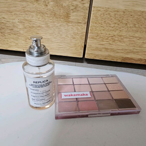 메종마르지엘라 향수+ 웨이크메이크 아이팔레트 이미지