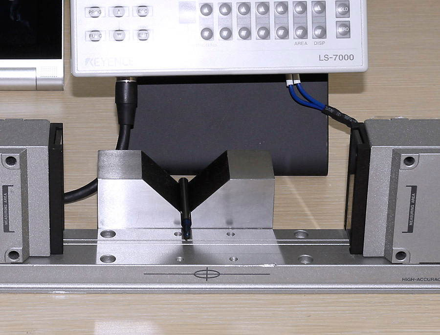 키엔스 7000 정밀 비접촉 레이저 외경측정기--5