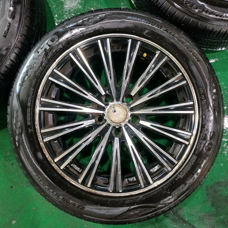 마르셀로 17인치 중고 휠 215 55 17 타이어 세팅 제품 판매합니다 이미지