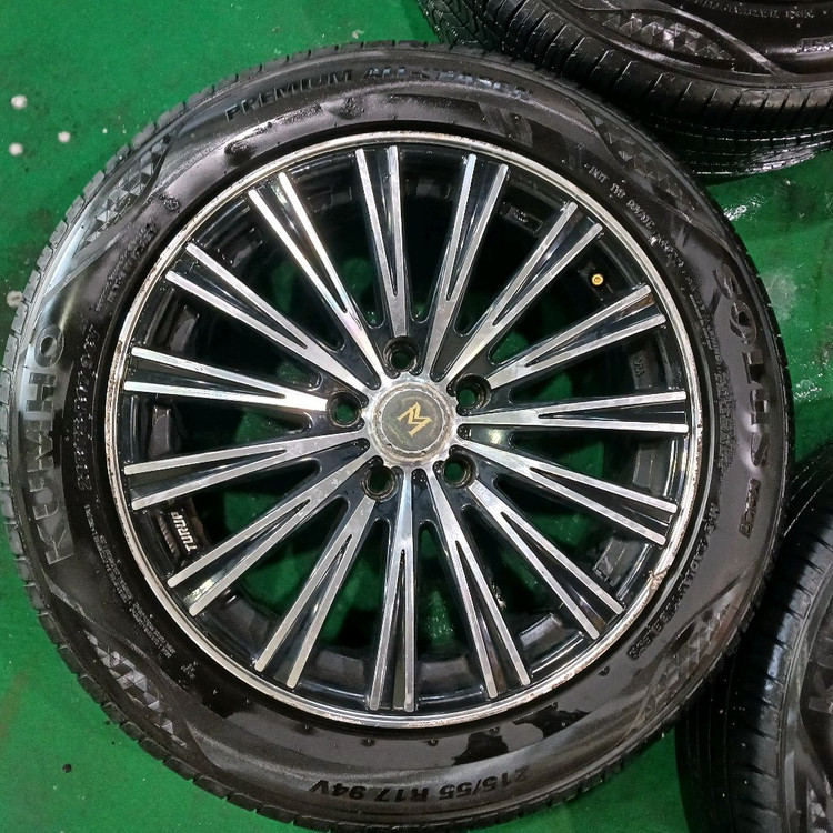 마르셀로 17인치 중고 휠 215 55 17 타이어 세팅 제품 판매합니다 이미지