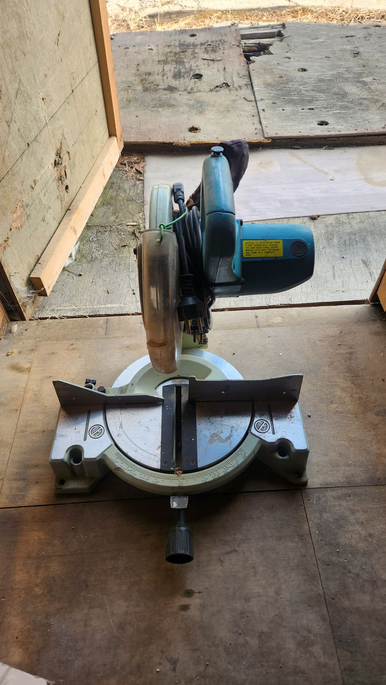 슬라이딩 각도절단기 이미지