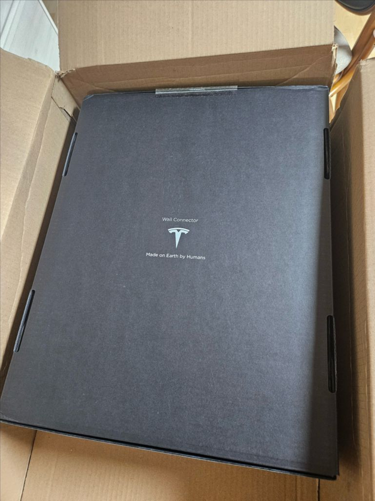 테슬라 월커넥터 벽걸이 충전기--2