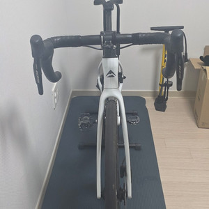 [세종] 메리다 스컬트라6000 카본 휠셋 화이트 XXS 팝니다.