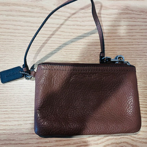 코치 가죽 손지갑 브라운