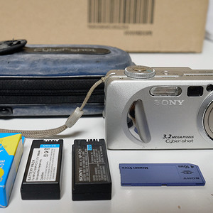 (빈티지 레트로 디카) 소니 사이버샷 DSC-P8 실버 팝니다 -신품호환베터리 포함