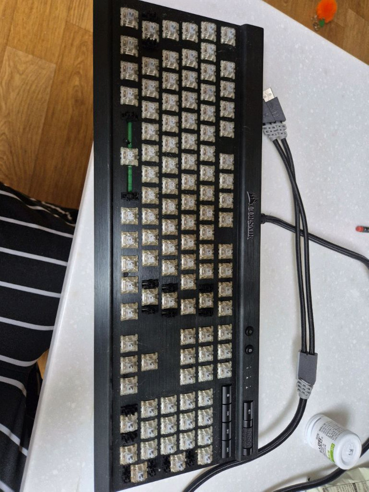 커세어 k70 RGB 회축 이미지