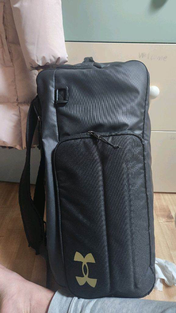 언더아머 컨테인 백팩 상급팝니다--2