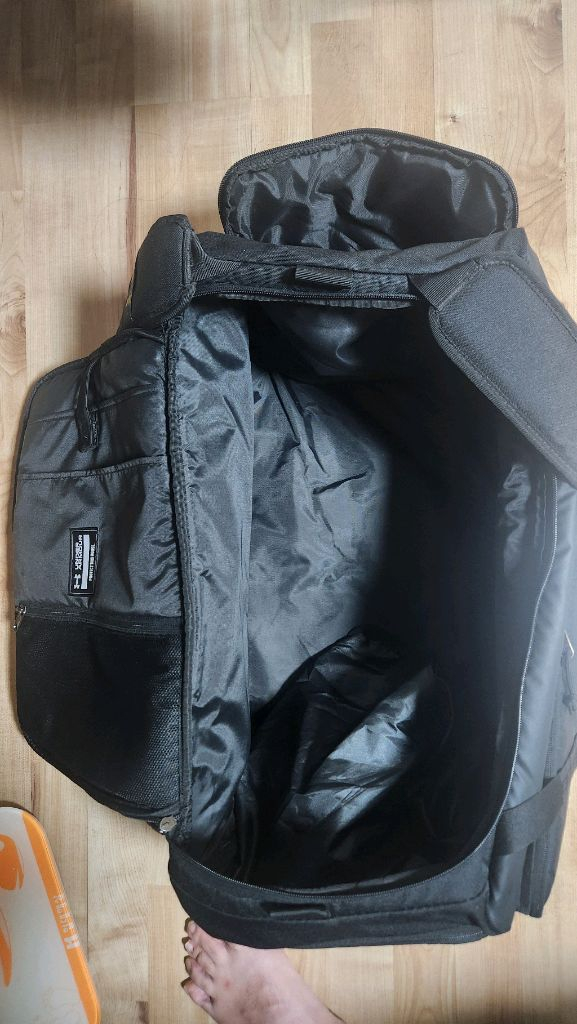 언더아머 컨테인 백팩 상급팝니다--4