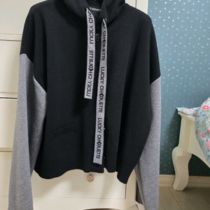 럭키슈에뜨 신상카디건