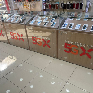 휴대폰 쇼케이스4개 및 카운터2대