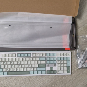 프리플로우 아콘 ak68 저소음 디딤돌축 말차라떼 유무선 블루투스 키보드