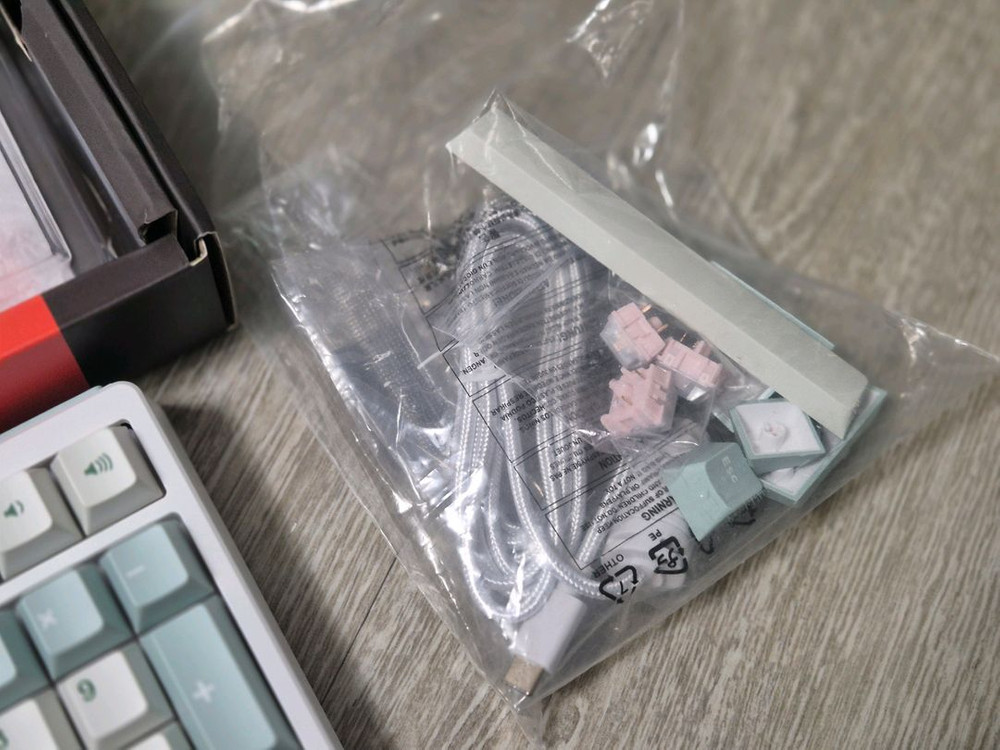 프리플로우 아콘 ak68 저소음 디딤돌축 말차라떼 유무선 블루투스 키보드--3