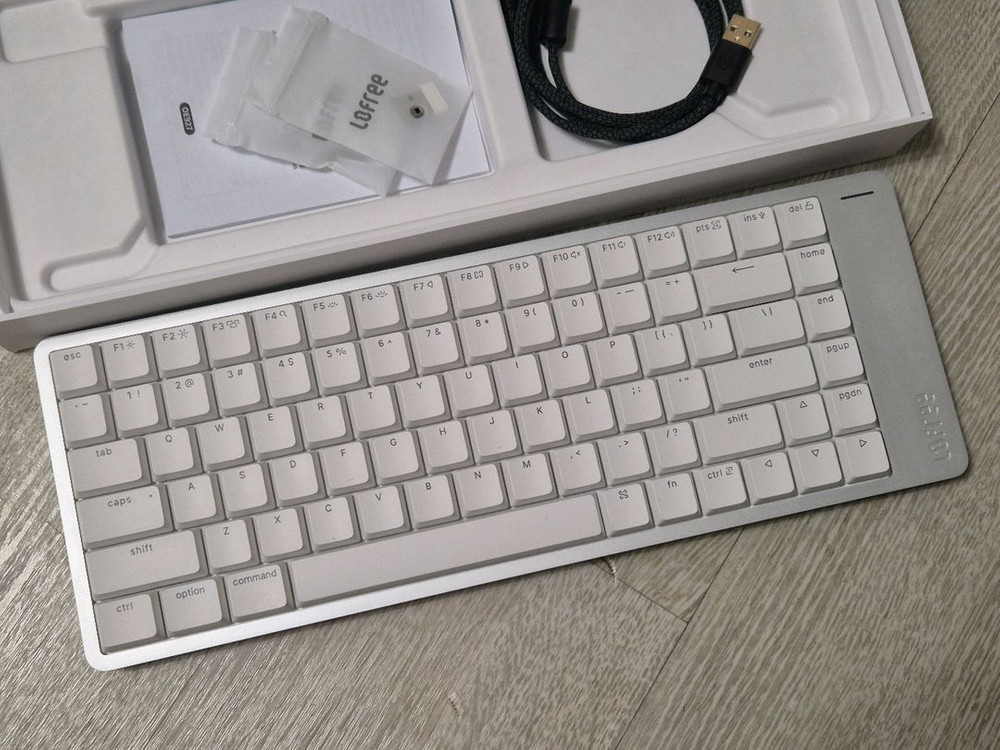 로프리 플로우2 84키 서퍼축 화이트 키보드 유무선 블루투스 키보드--1