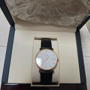 론진 프레장스 L4.743.6 18k 통금 시계 판매 금값만 250;