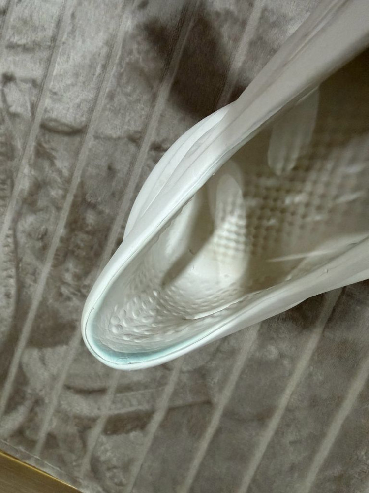 아디다스 이지폼 러너 샌드 화이트 이미지