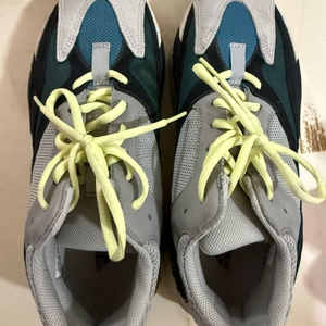 아디다스 이지 부스트 700 웨이브러너 판매 이미지