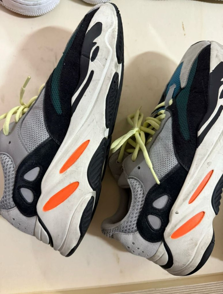 아디다스 이지 부스트 700 웨이브러너 판매 이미지