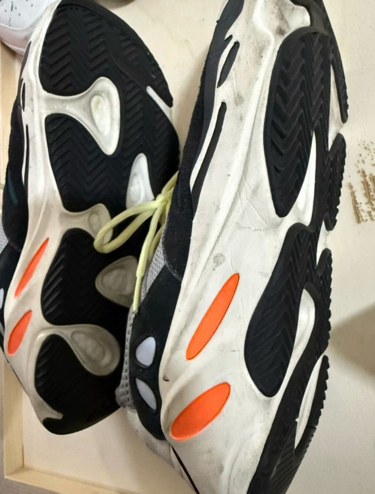 아디다스 이지 부스트 700 웨이브러너 판매 이미지