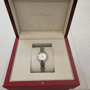 페레가모 미니어쳐 메탈 워치(여성 시계)