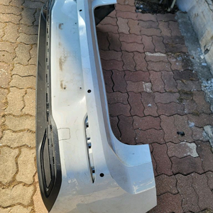 폭스바겐 골프 8세대 (Golf Mk8)**의 정품 OEM 리어 범퍼 커버 (Rear Bumper Cover / R 이미지