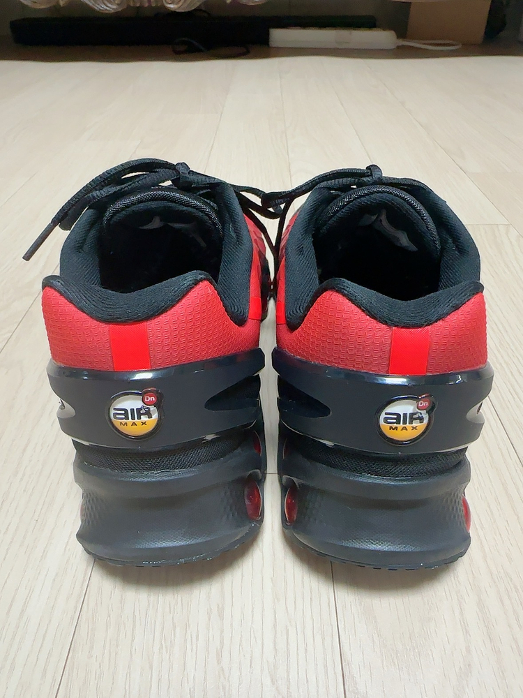 [250] 나이키 에어맥스 dn8 짐레드--3