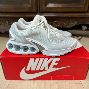 [245] 나이키 에어맥스dn 화이트 메탈릭 실버