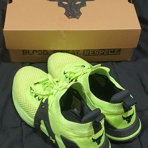 언더아머 락 프로젝트 신발