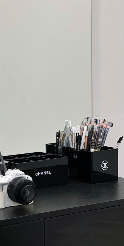 샤넬 메이크업 정리함 홀더 (새것)2종--1