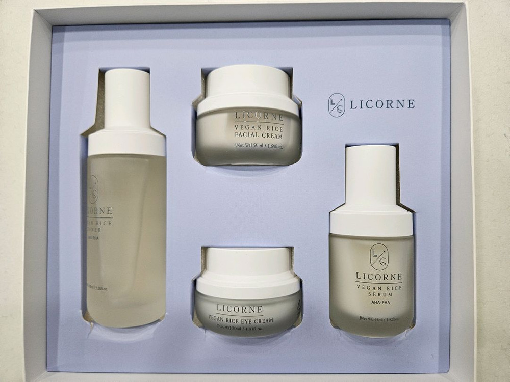 미사용 화장품 스킨케어 세트 판매 이미지