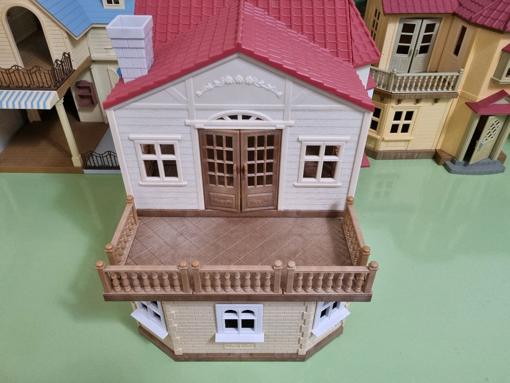 실바니안 불 들어오는 패밀리 이층집+덤 상품 집 드립니다.--1